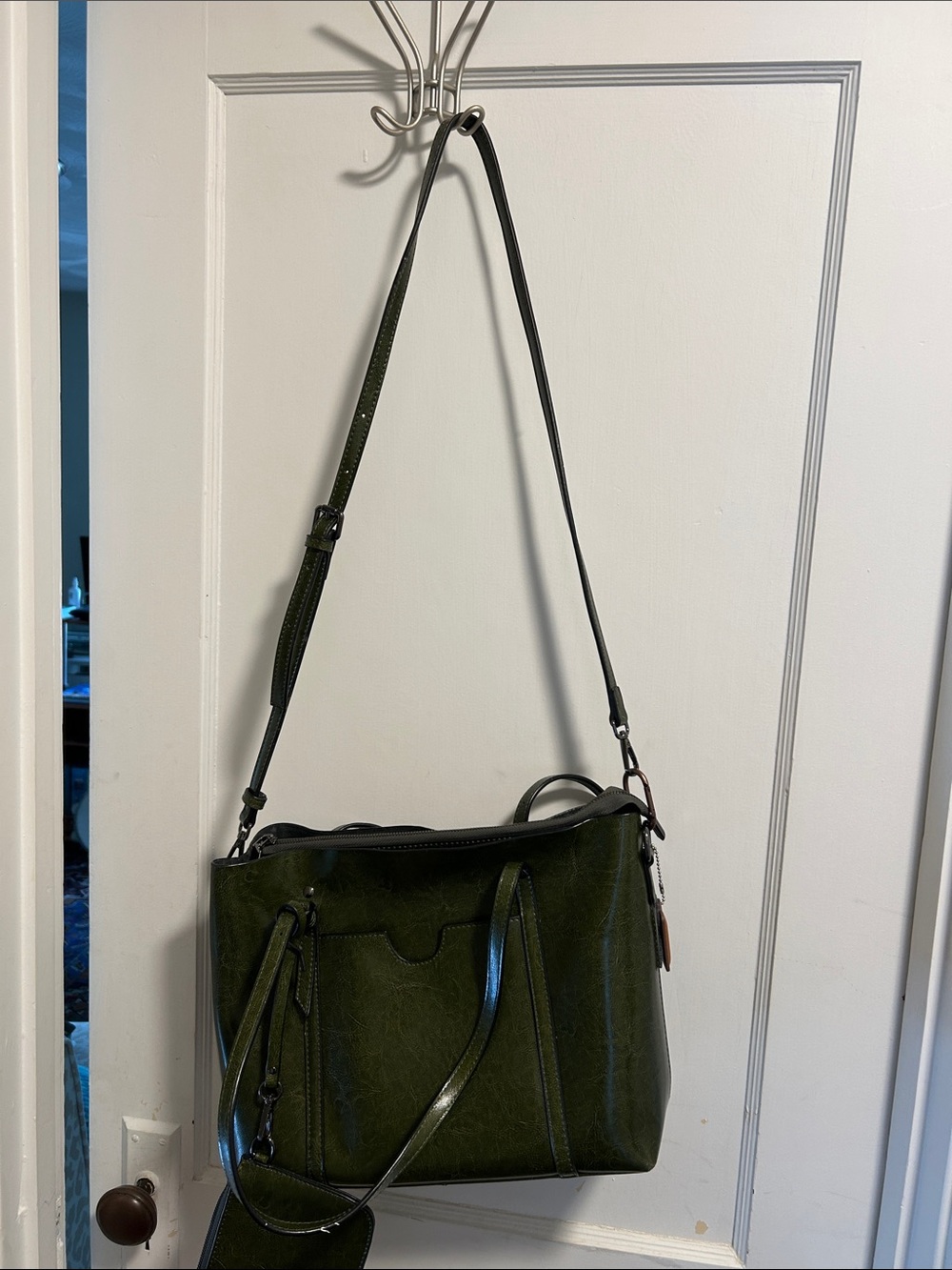 Green Leather Tote Shoulder/Handbag with Front Pocket and included clutch, MBDM - Picture 10 of 10